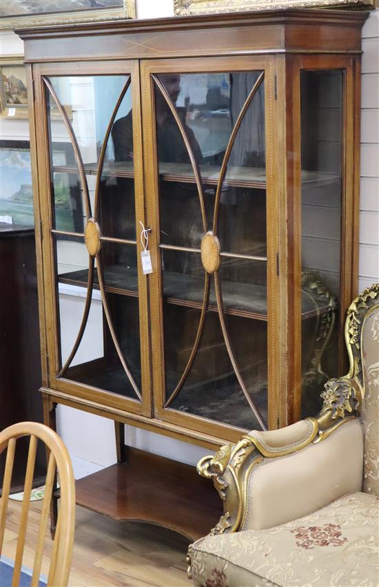 An Edwardian inlaid mahogany display cabinet W.113cm